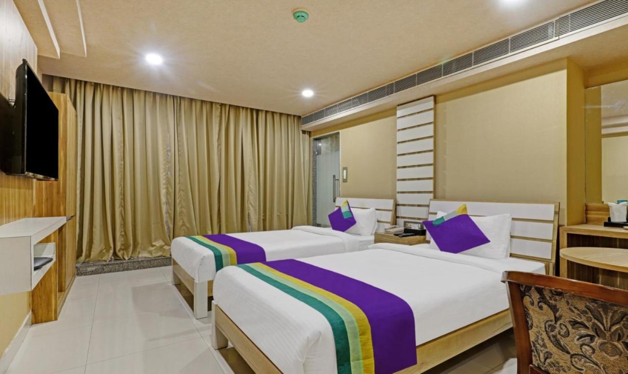 Hotel Apollo Grand Гувахати Экстерьер фото