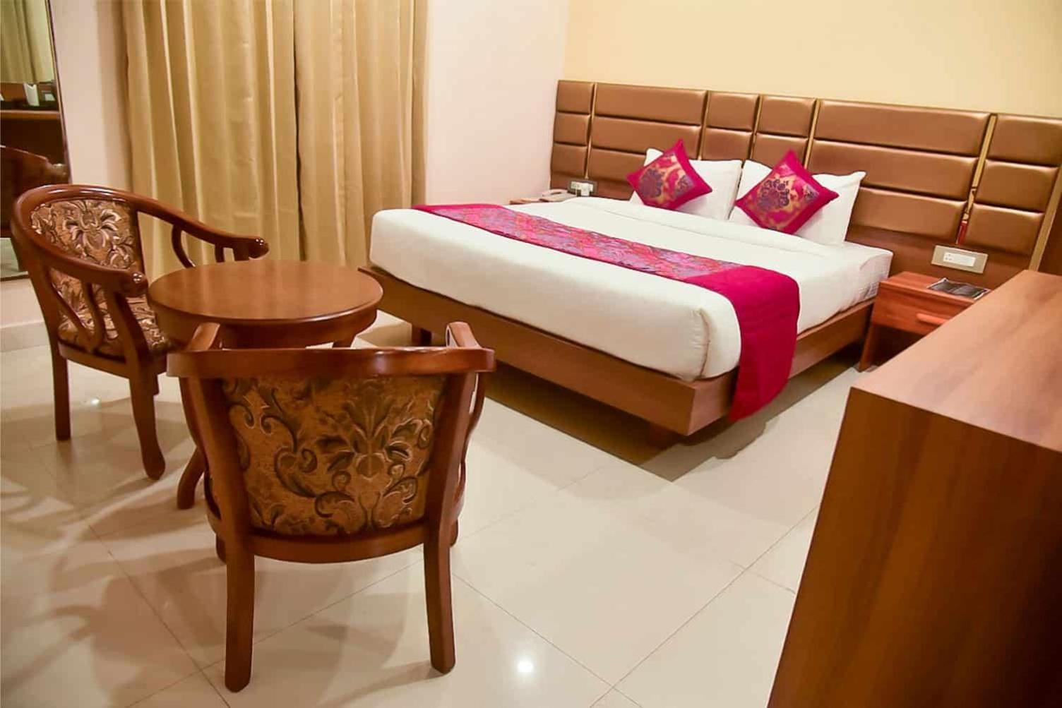 Hotel Apollo Grand Гувахати Экстерьер фото