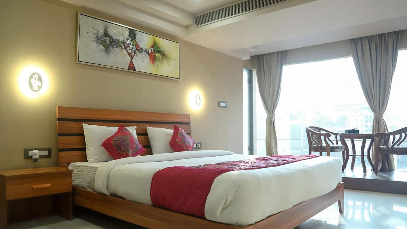 Hotel Apollo Grand Гувахати Экстерьер фото